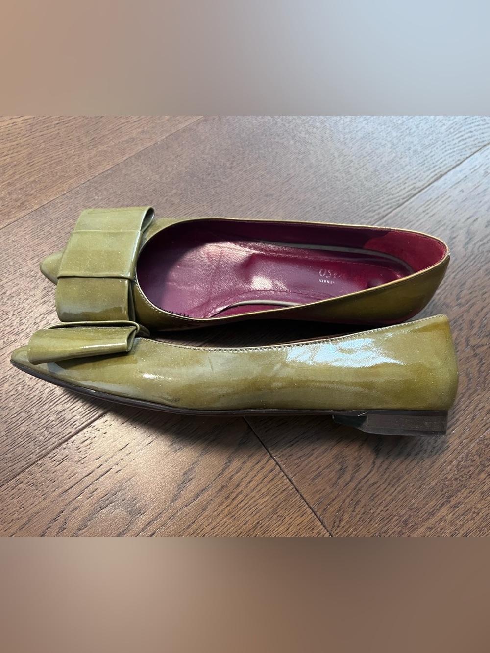 Vinaso Italy lambskin olive green flats， SZ 38